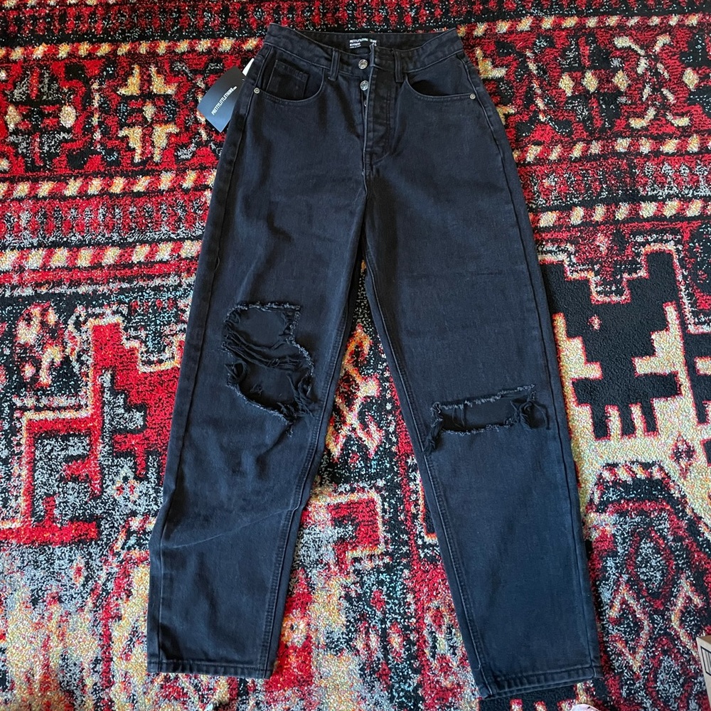 Black Knee Ripped Boyfriend Jean